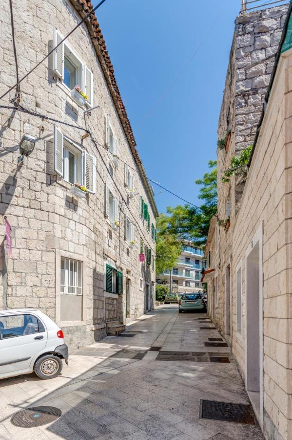 Apartman Under Constructiion