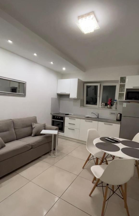 Emica Apartment *