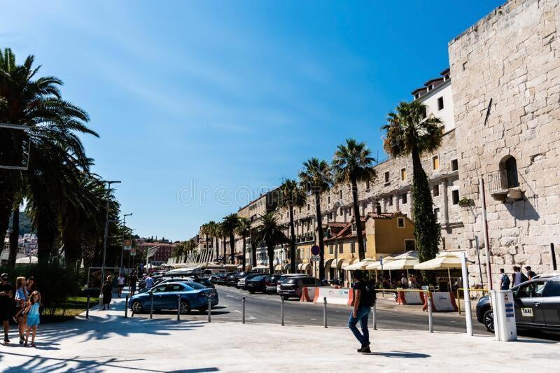 Diamond In The Heart Of The Palace Apartment Split
