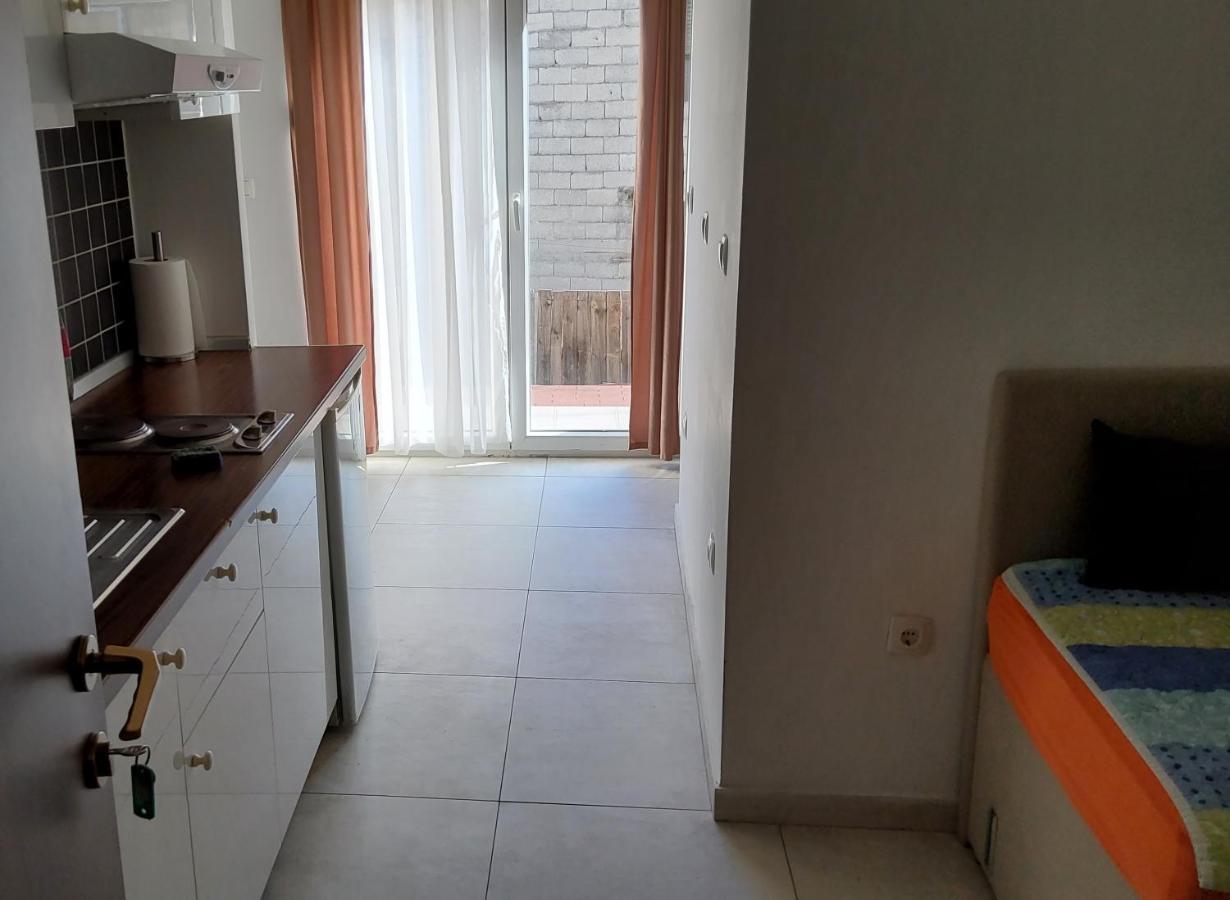 11 Sleeps 4 Guests * Split