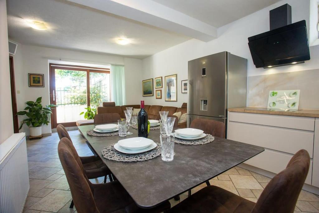 Old Town Apartment *