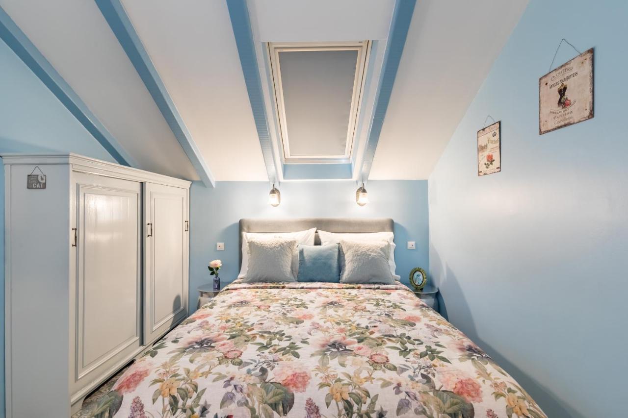 Blue Dreams In The Old Town With A Sea View *