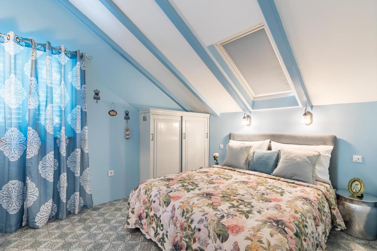 Blue Dreams In The Old Town With A Sea View Apartment