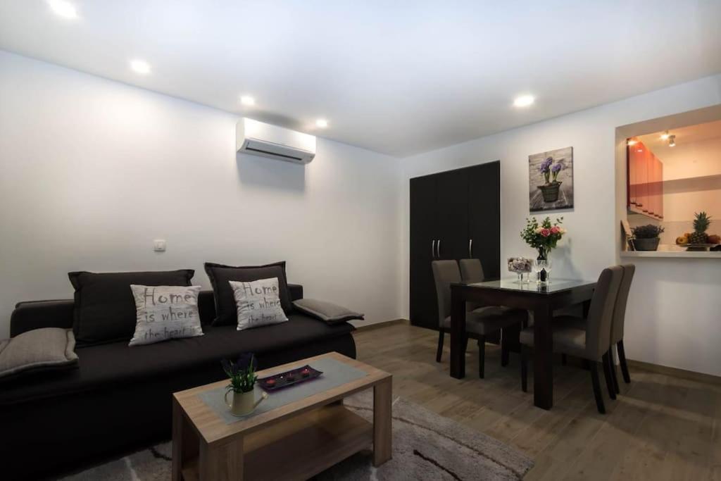 Wonderful Near Center And Sea Apartment *