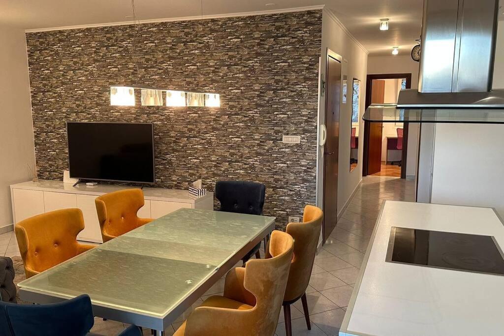 Apartment With Big Terrace Leon