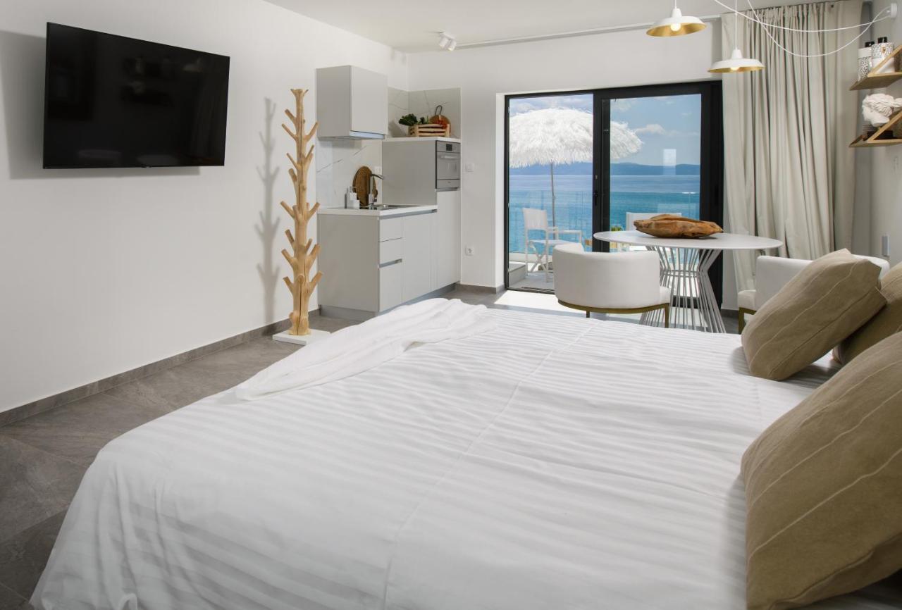 Gallery Luxury Suites & Rooms-Only Adults * Split