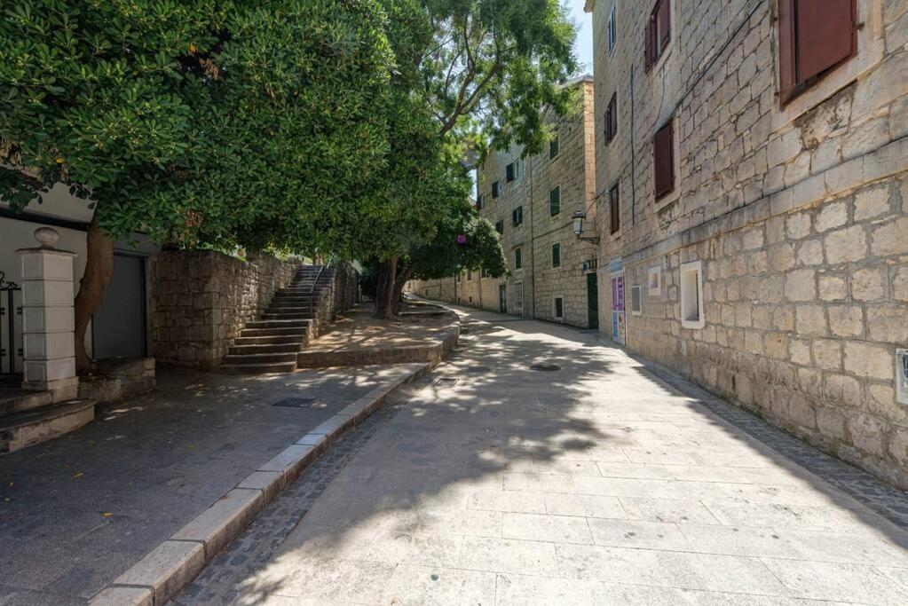 Diva 2,stylish Centrally Located Near