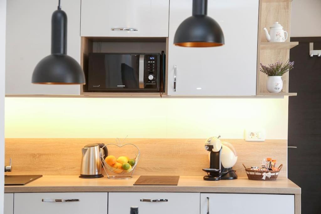 Monfrina 1, Luxury With Balcony In The Old Town Apartment