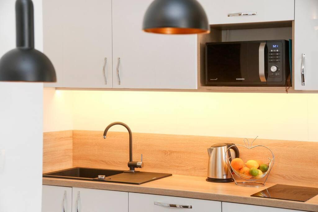 Apartment Monfrina 1, Luxury With Balcony In The Old Town