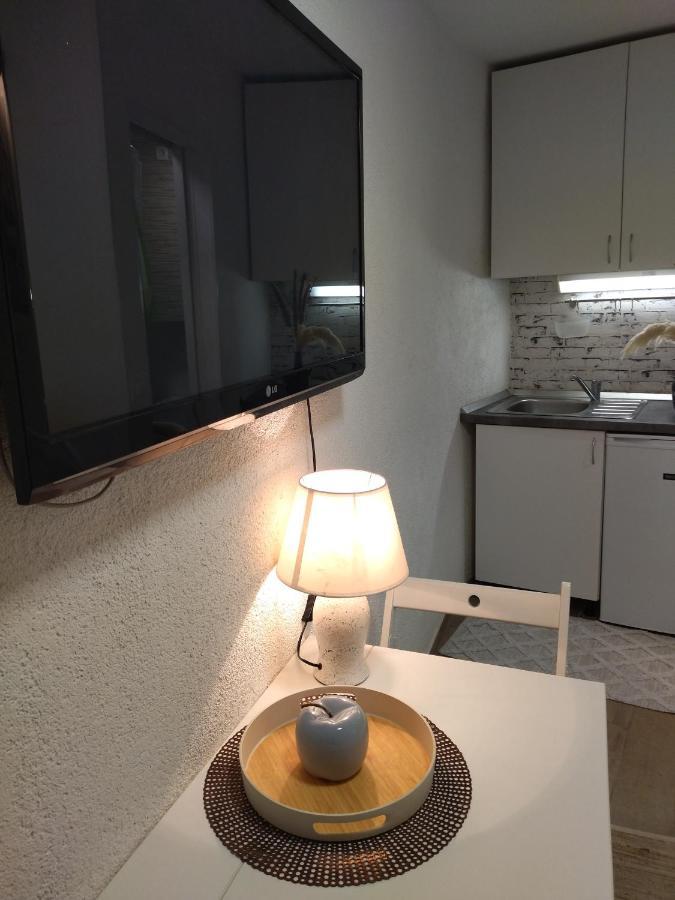 Tiny In Center Stone House Split