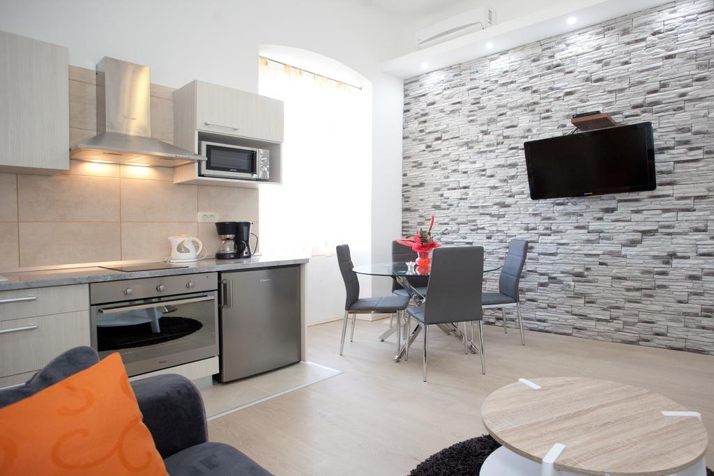 Barbara Apartment Split