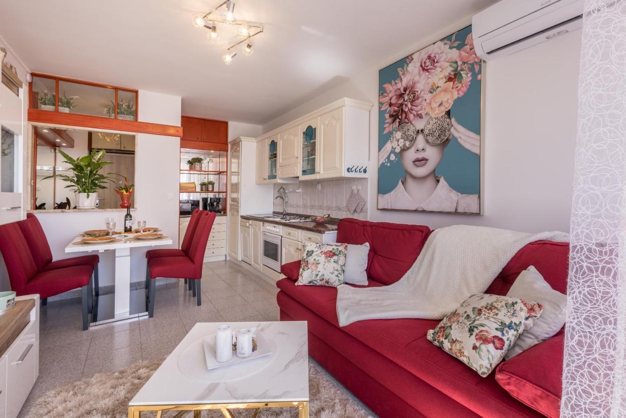 Desert Rose Apartment *