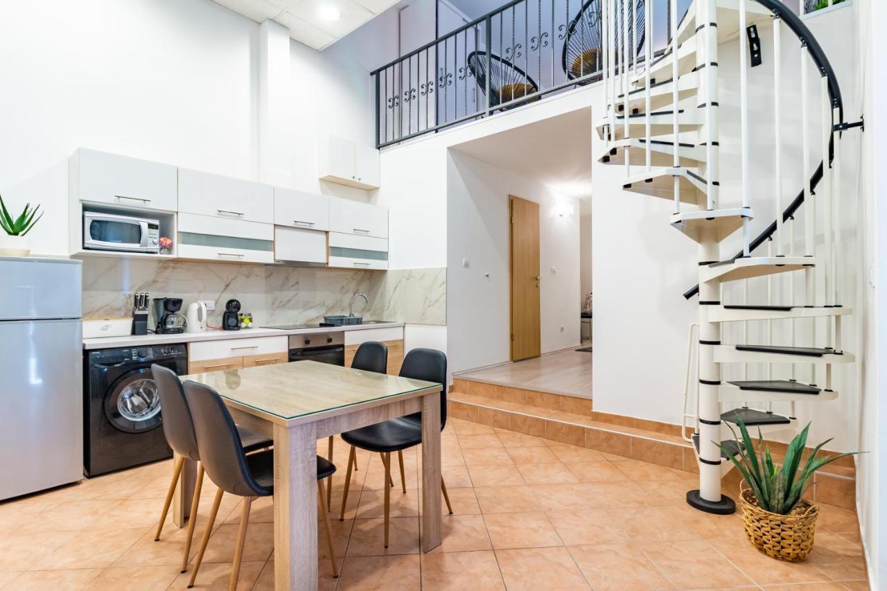 Apartment Vanilla Split