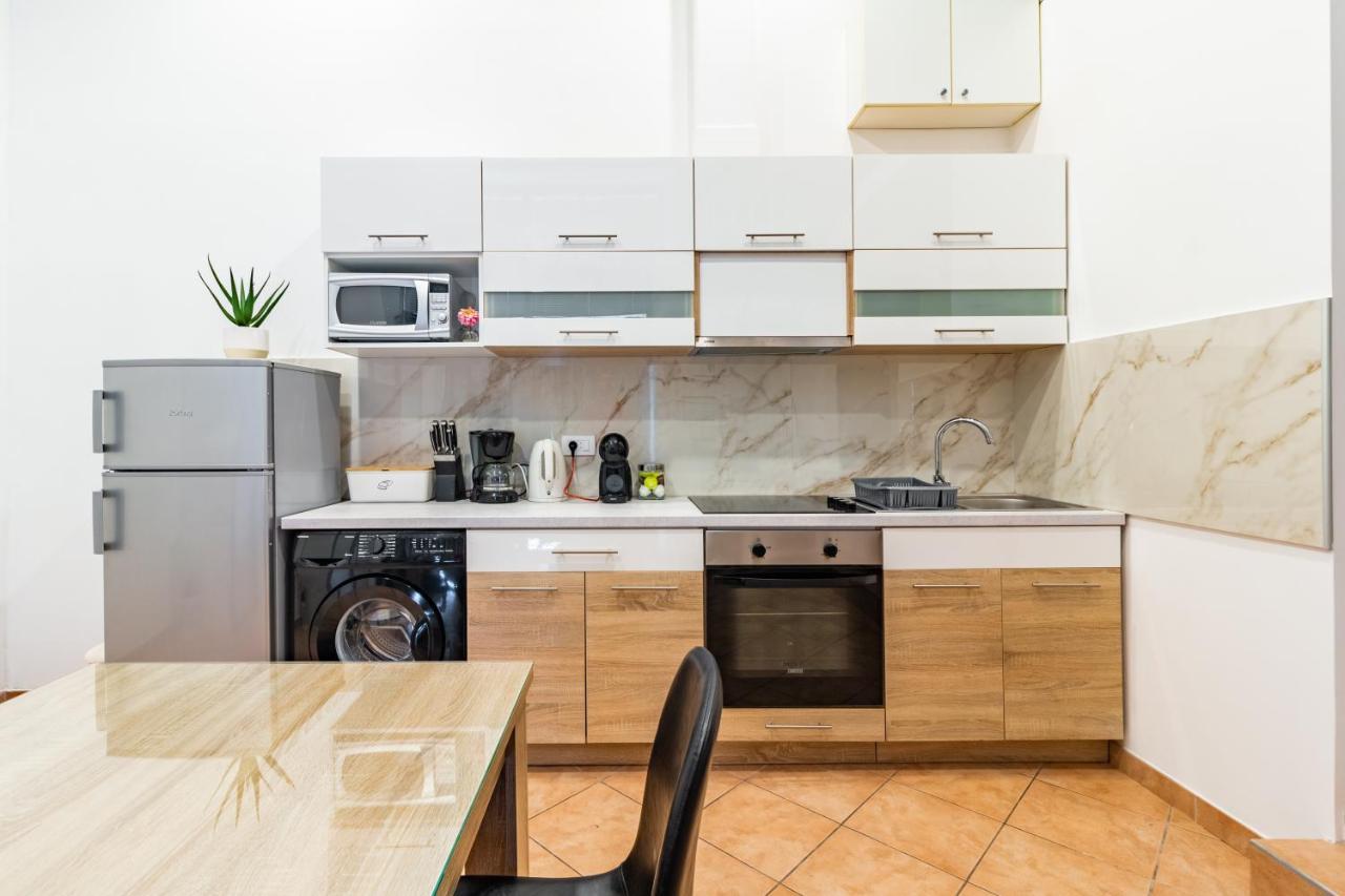 Apartment Vanilla Split