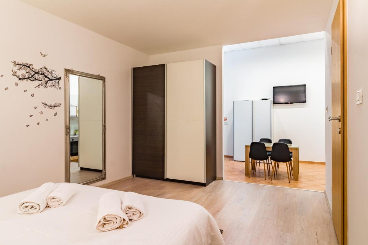Apartment Vanilla Split