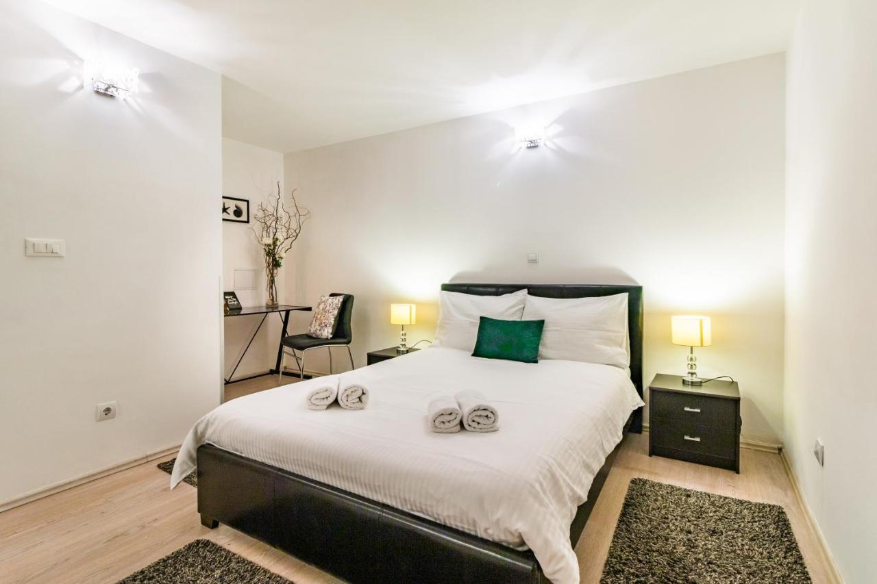 Vanilla Apartment Split