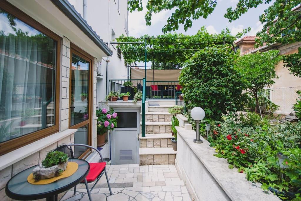 Apartment Marjan Hill 3-br Apt,5 Guests Private Garden Near *