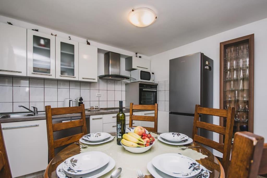 Marjan Hill 3-br Apt,5 Guests Private Garden Near Split