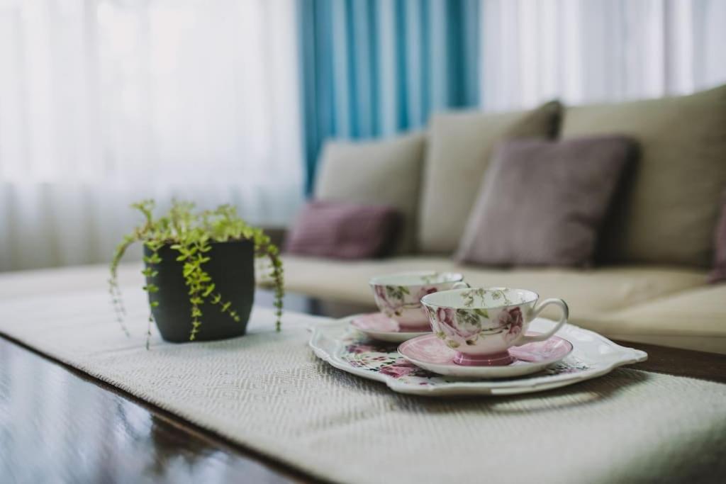 Marjan Hill 3-br Apt,5 Guests Private Garden Near