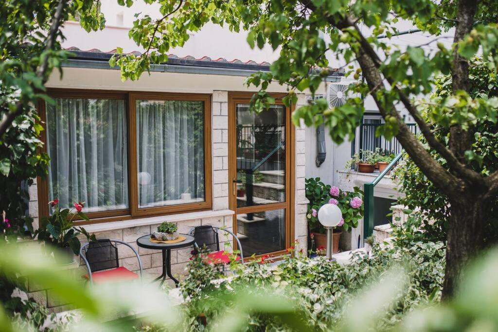 Apartment Marjan Hill 3-br Apt,5 Guests Private Garden Near *