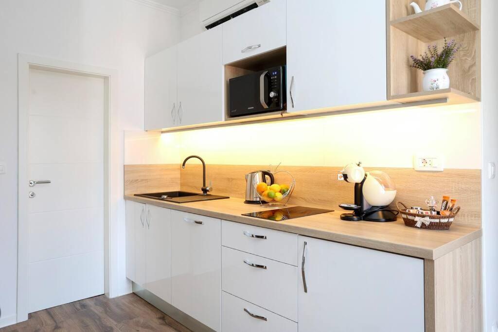 Monfrina 1, Luxury With Balcony In The Old Town Apartment Split