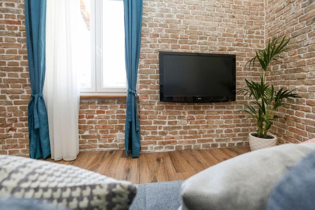 Monfrina 1, Luxury With Balcony In The Old Town