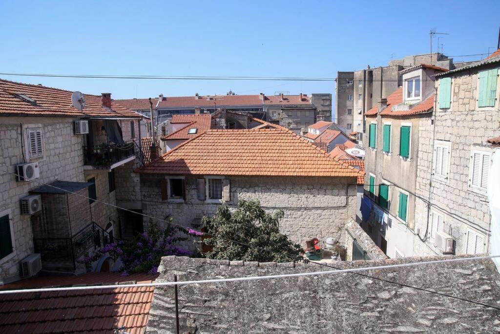 Monfrina 1, Luxury With Balcony In The Old Town Apartment *