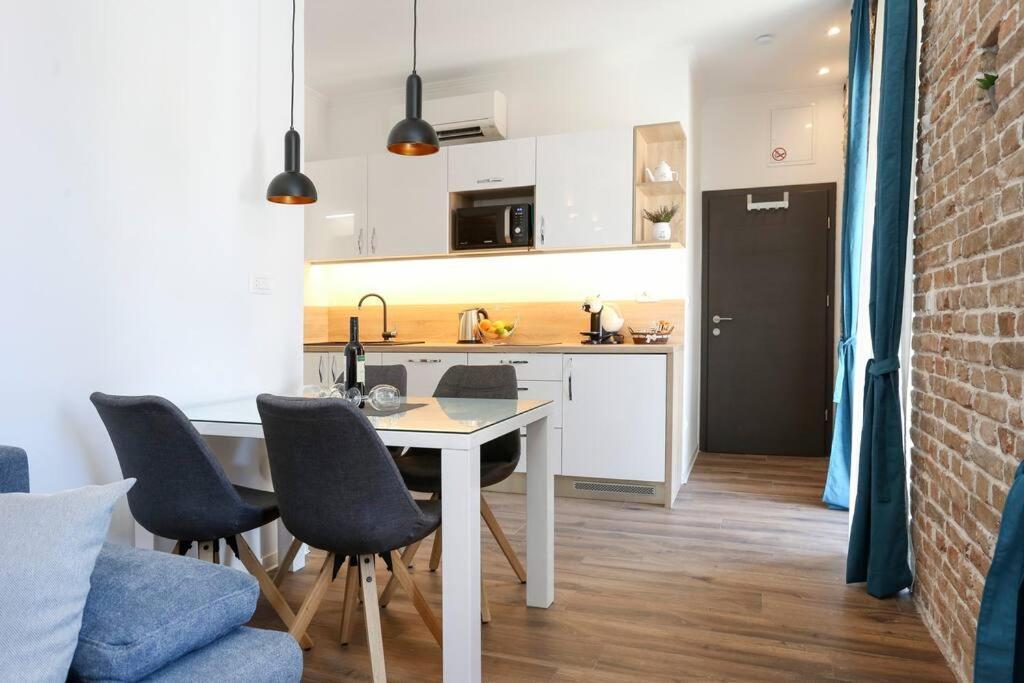 Monfrina 1, Luxury With Balcony In The Old Town Apartment