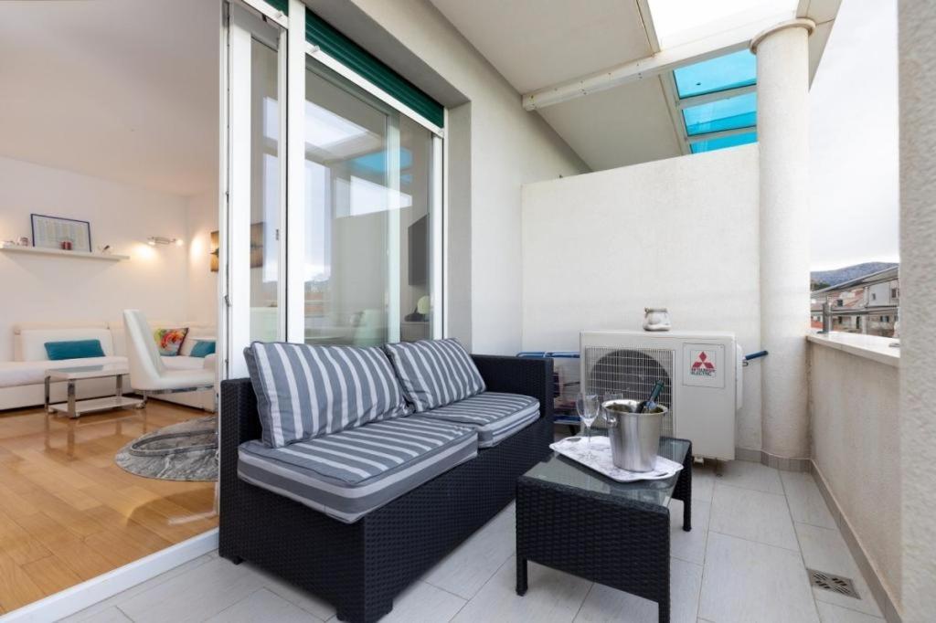 In With Sea View, Balcony, Air Conditioning, Wifi 5141-1 * Split