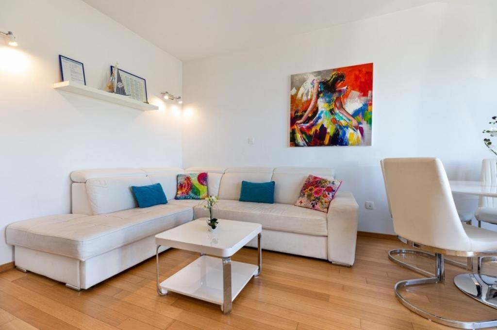 Apartment In With Sea View, Balcony, Air Conditioning, Wifi 5141-1