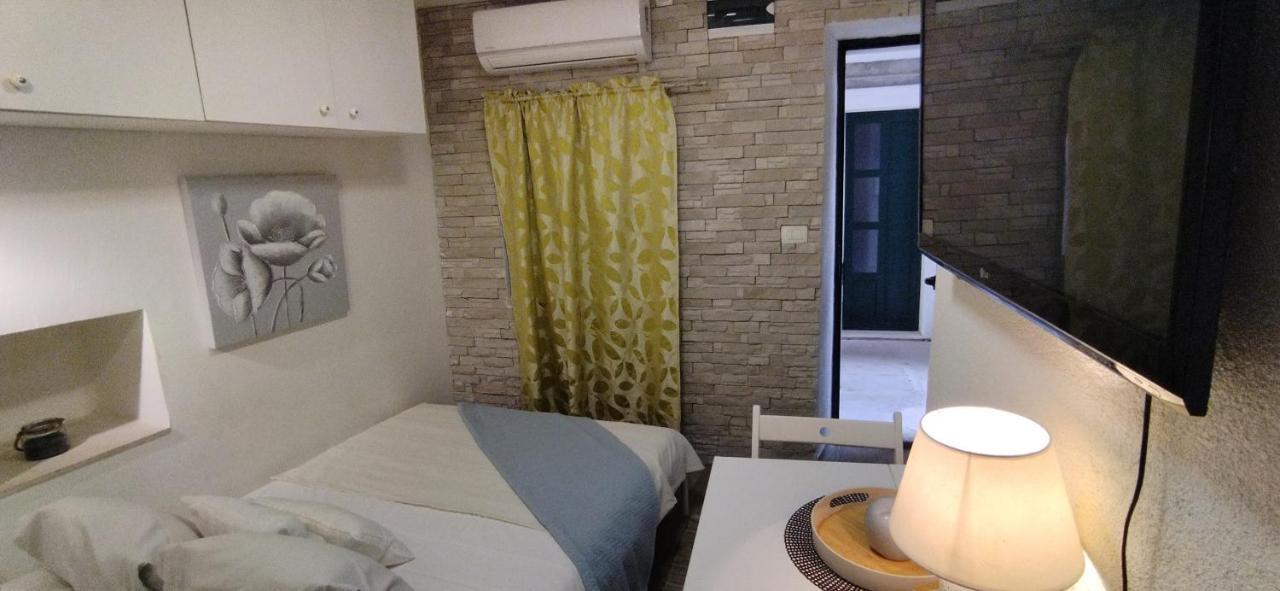 Tiny In Center Stone House Apartamento *