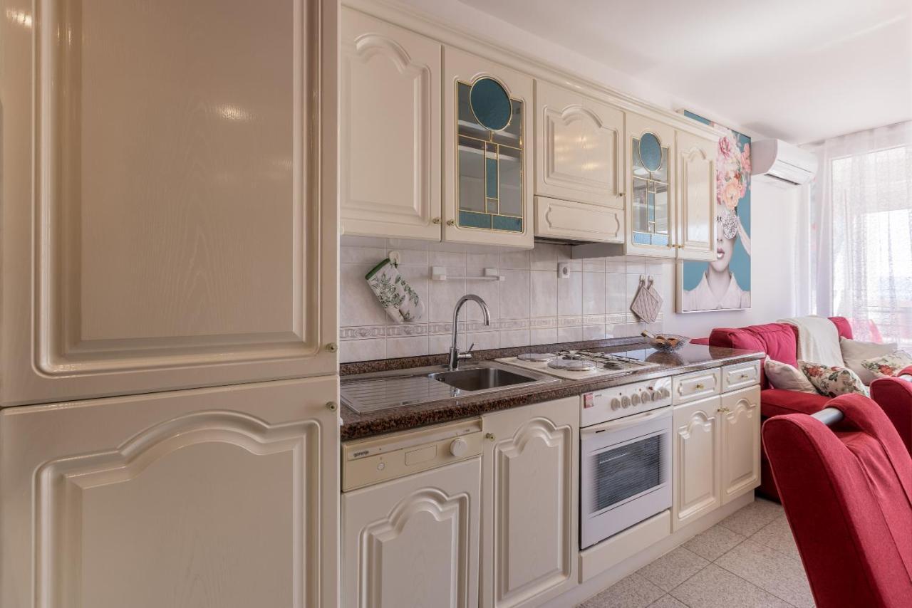 Desert Rose Apartment Split