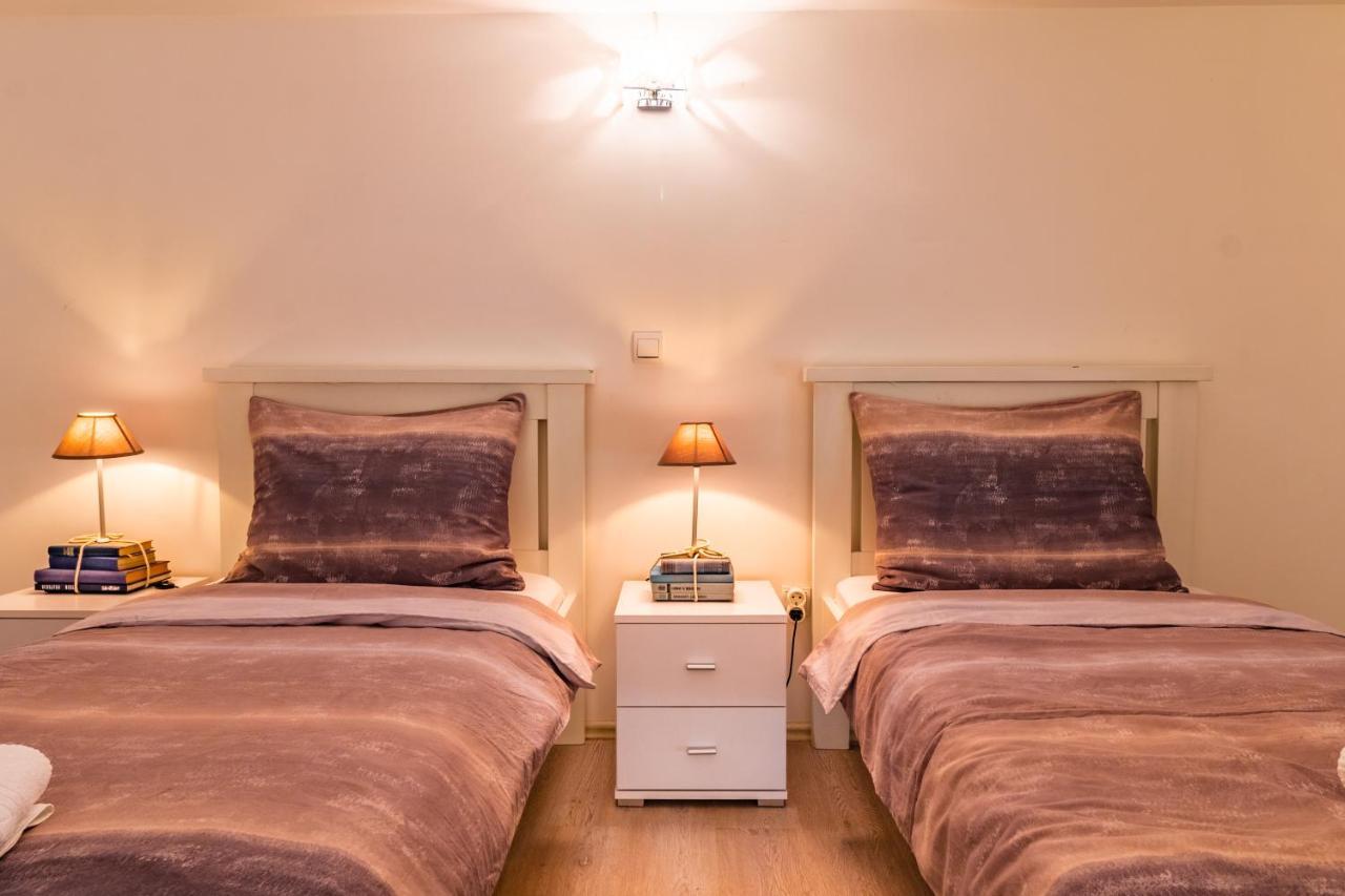 Vanilla Apartment
