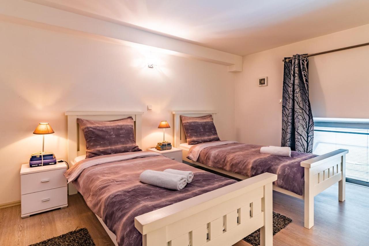 Apartment Vanilla Split