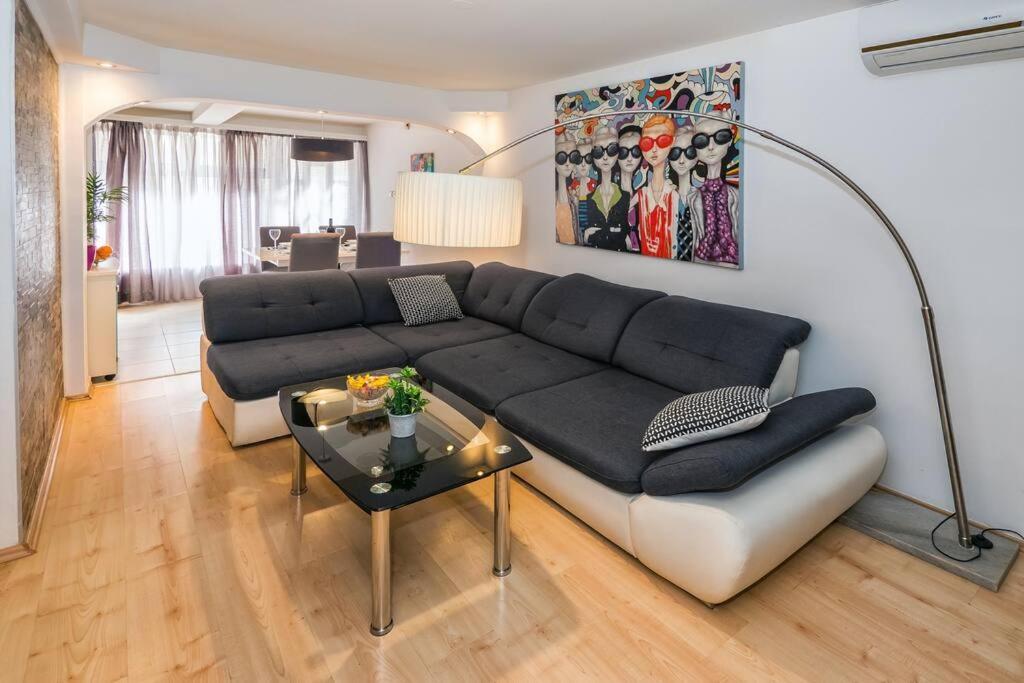 Relaxing 2bd Apartment, Ground Floor - Walk To Old Town Apartment Split