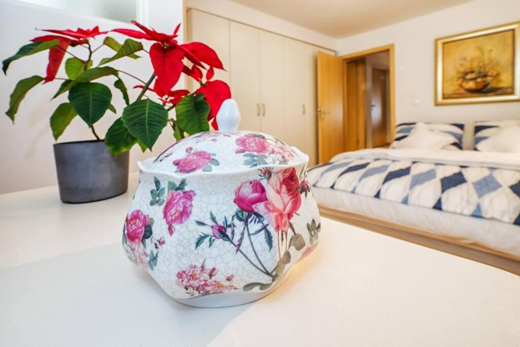 Relaxing 2bd Apartment, Ground Floor - Walk To Old Town Split
