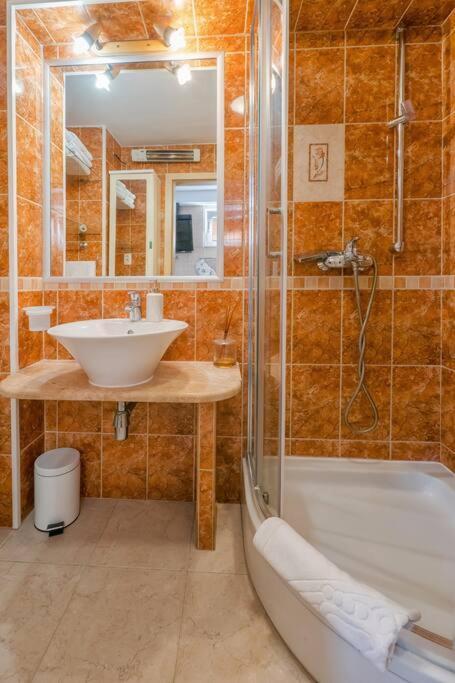 Relaxing 2bd Apartment, Ground Floor - Walk To Old Town