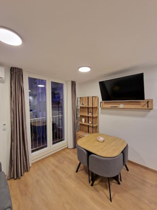 G-in-st Apartment *