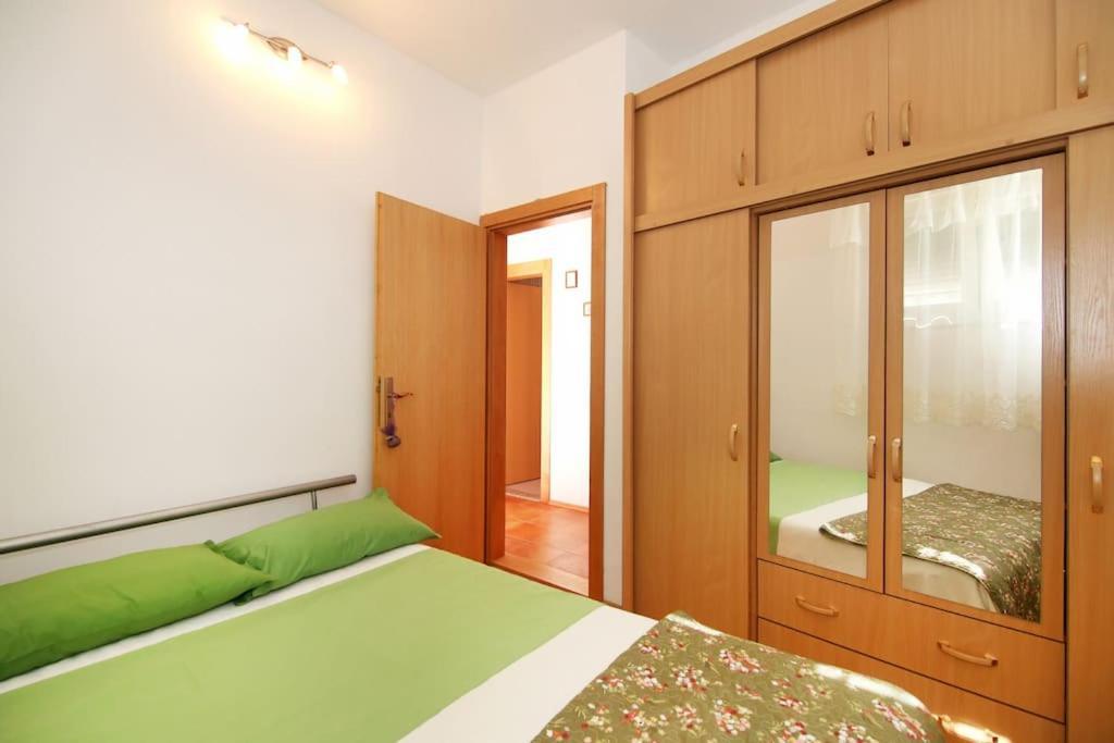 Apartment Barney With Garden&terrace Split