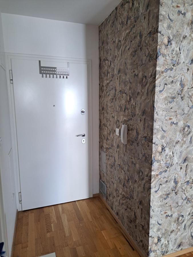 Mariposa: Balcony With Parking Near Split's Largest Mall Apartment