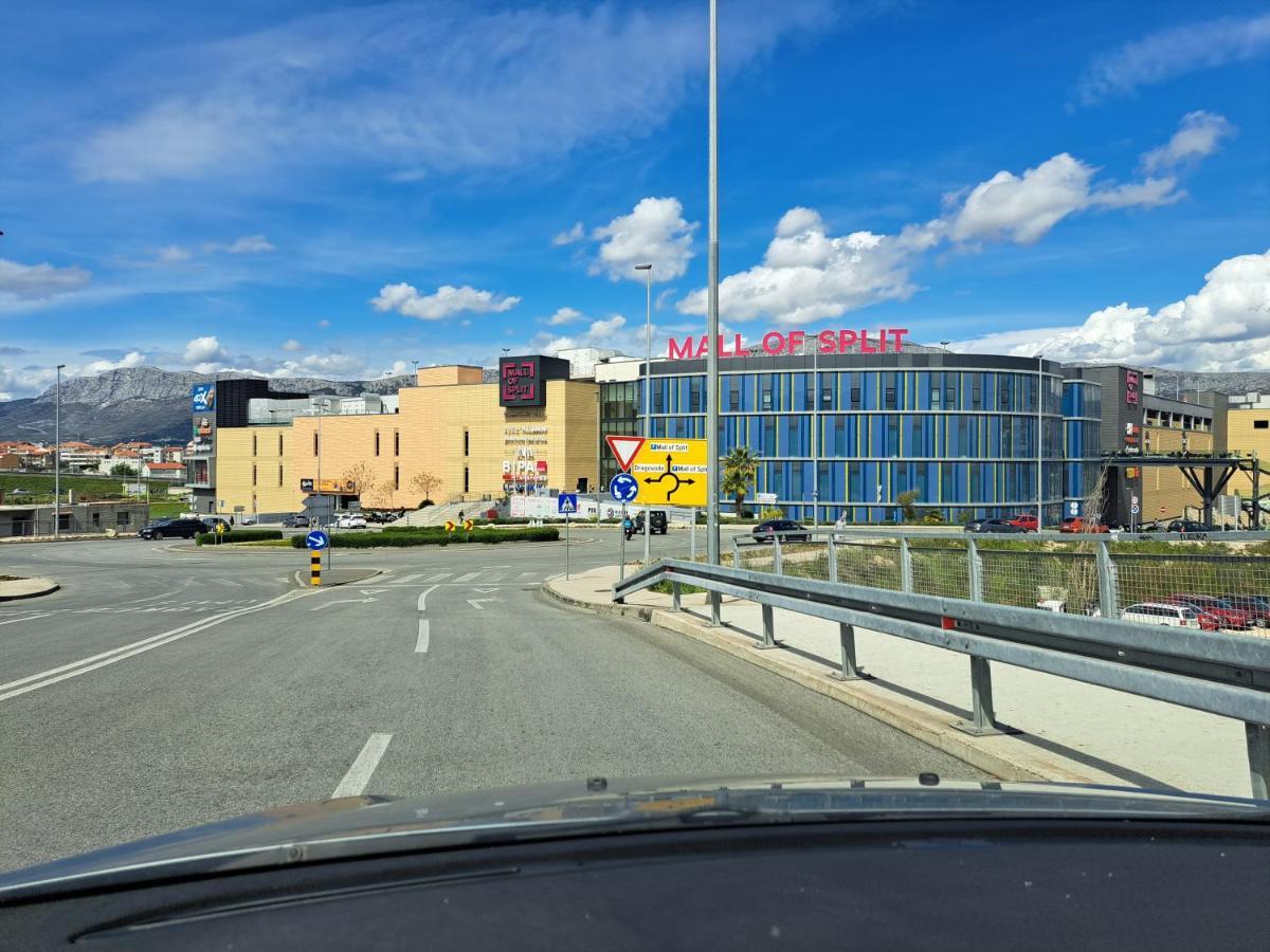 Mariposa: Balcony With Parking Near Split's Largest Mall * Split