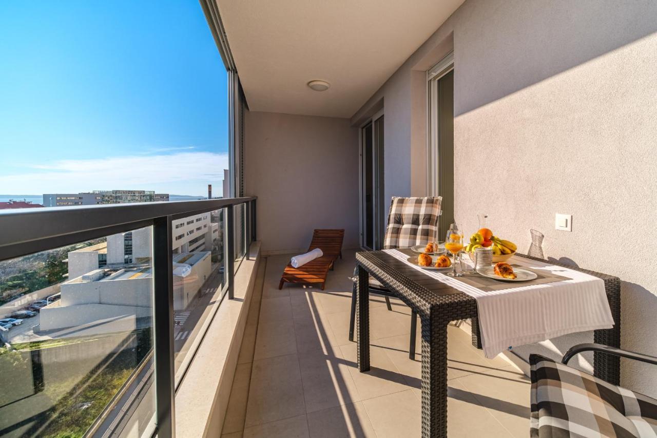 Golden View 8 Apartment