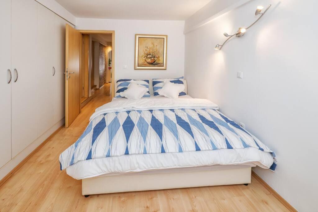 Relaxing 2bd Apartment, Ground Floor - Walk To Old Town * Split