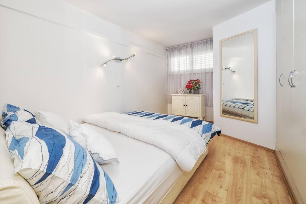 Relaxing 2bd Apartment, Ground Floor - Walk To Old Town * Split