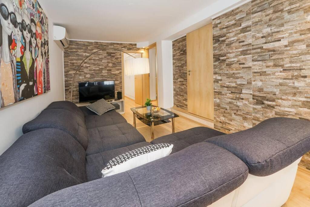Relaxing 2bd Apartment, Ground Floor - Walk To Old Town