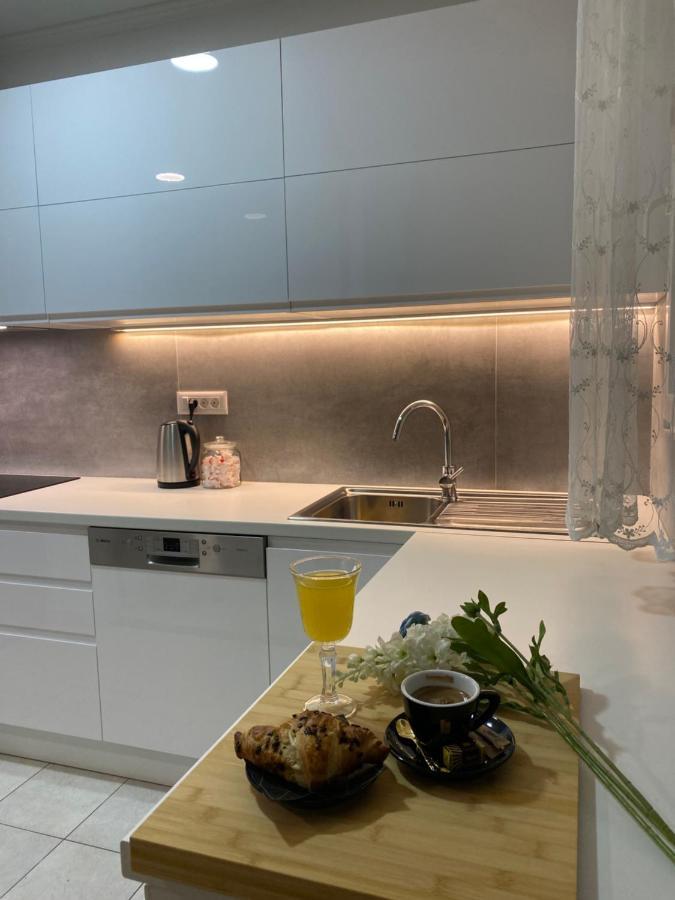 Sandra, With 2 Bathroom, Wi-fi, Private Parking Apartment