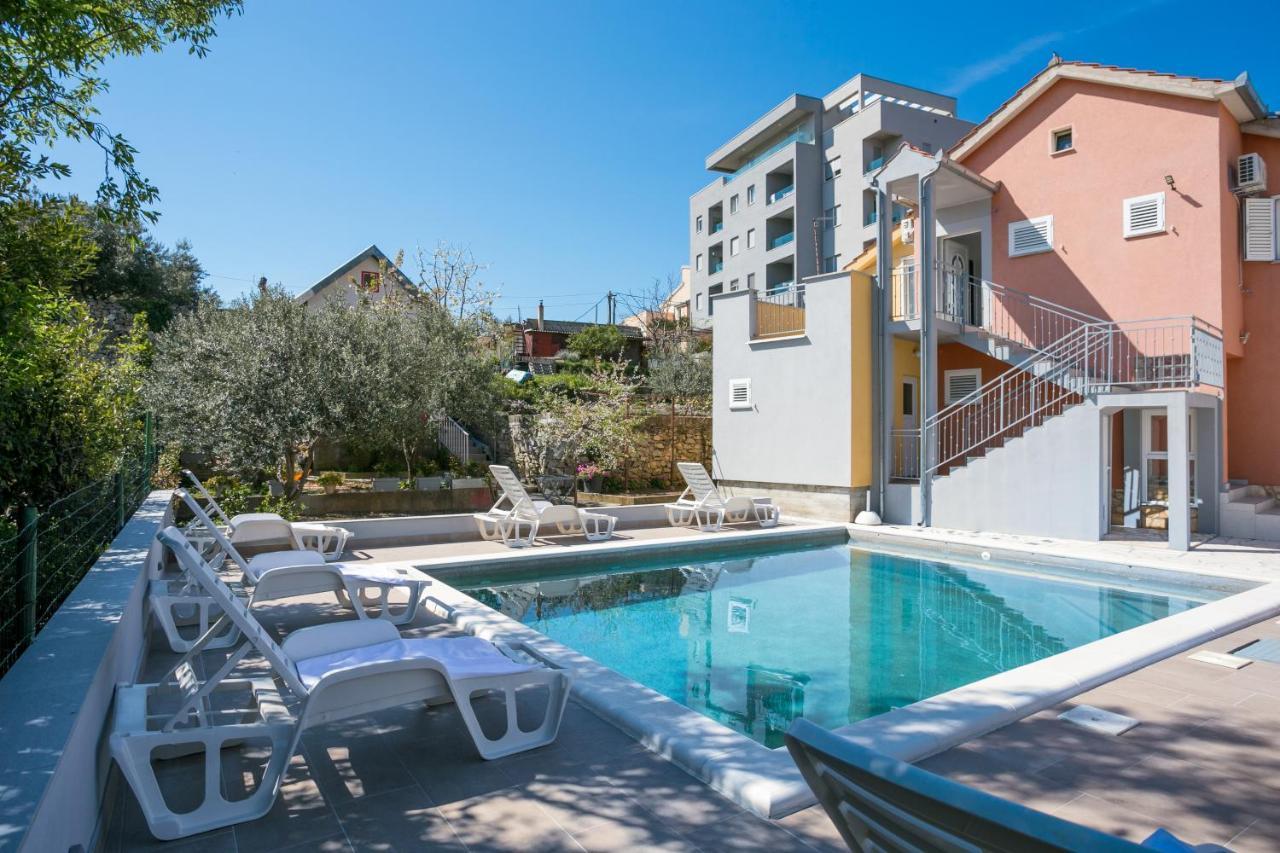 Family Friendly With A Swimming Pool - 21026 * Split