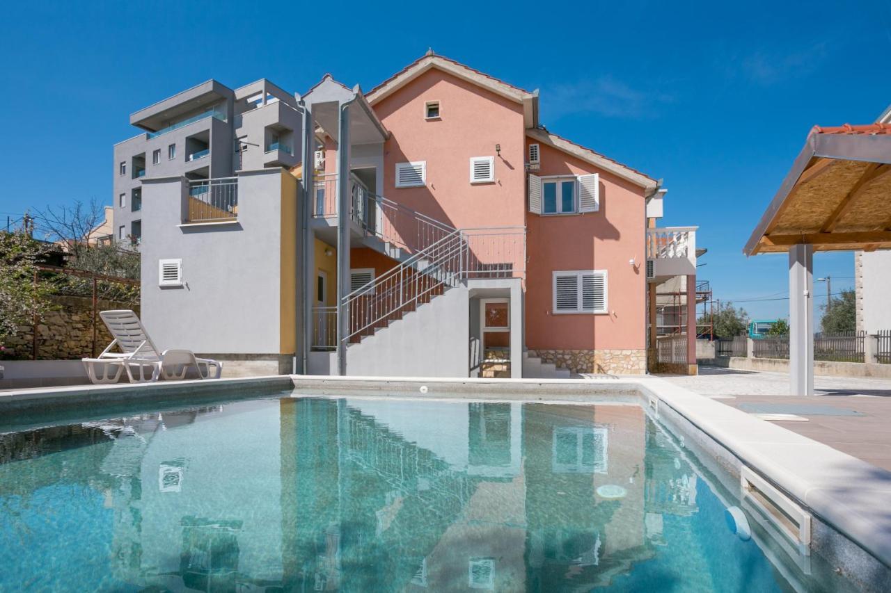 Family Friendly With A Swimming Pool - 21026 Split