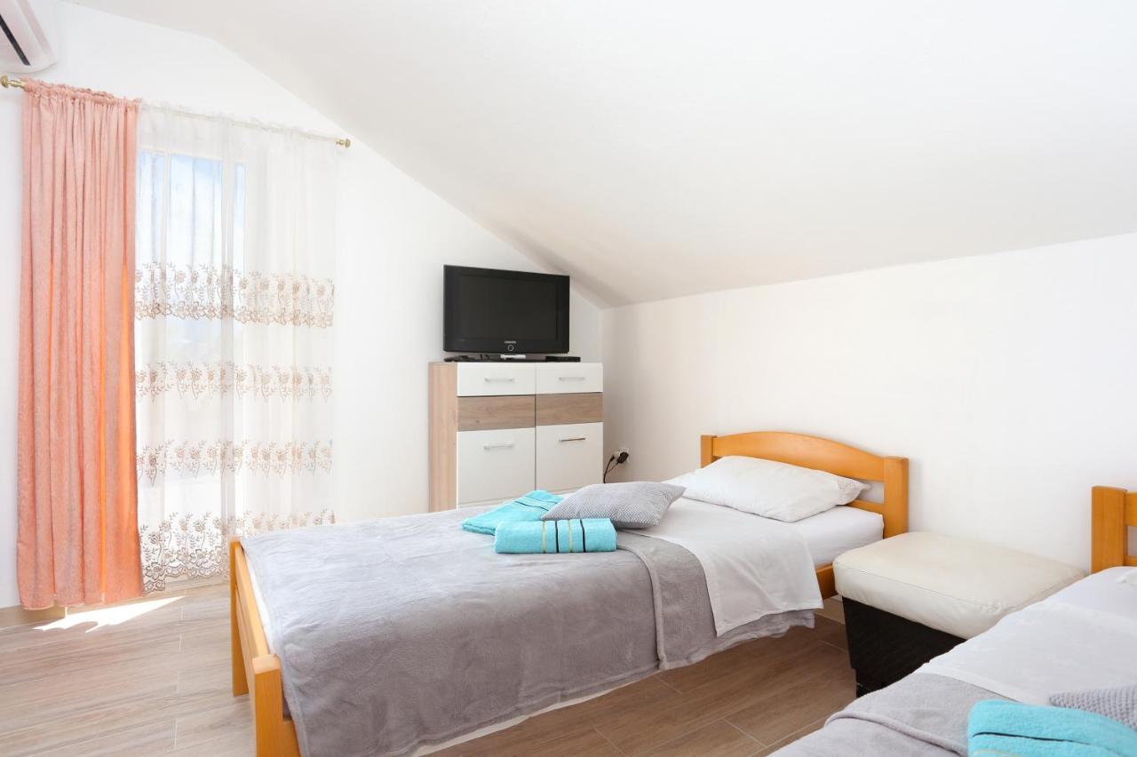 Appartement Family Friendly With A Swimming Pool - 21026