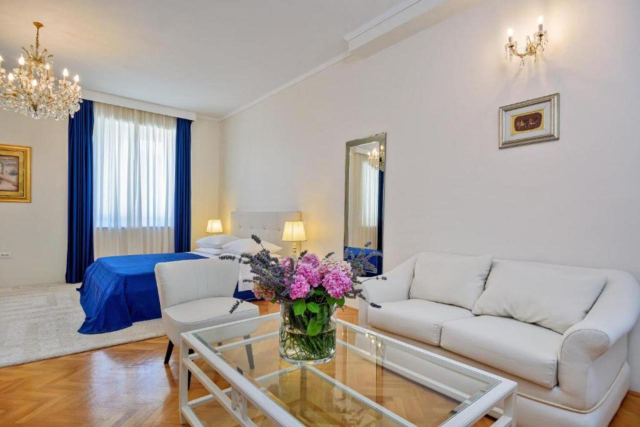 Palace Schoen Milesi - Esense Of Prestige - Private Pool - Free Parking - Old Money Style Luxury - Walking Distance To The Old Town, The And Amenities - Buralux 4*